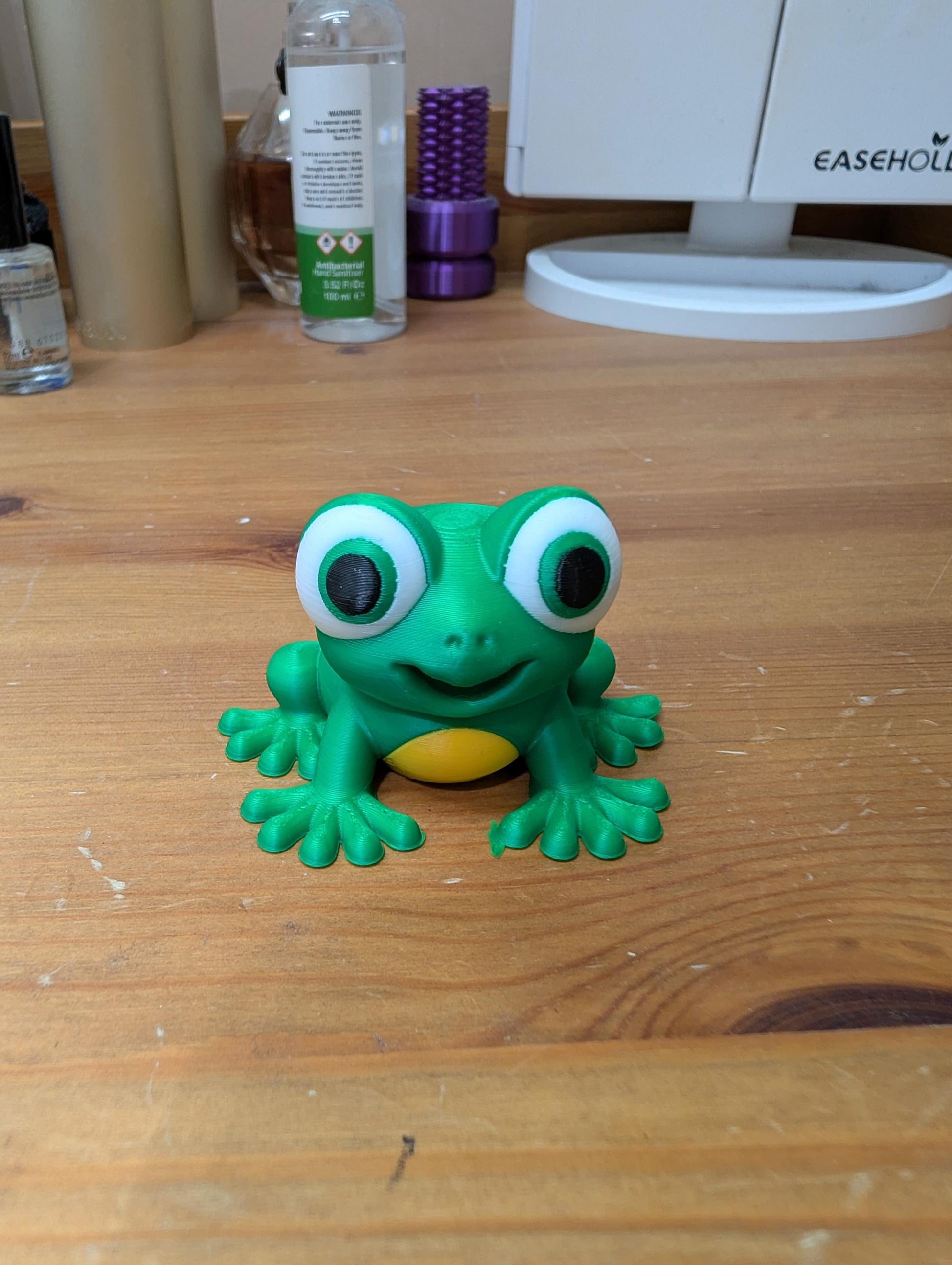 Charming Frog Sculpture - Delightful Desktop Accessory for Office or Home