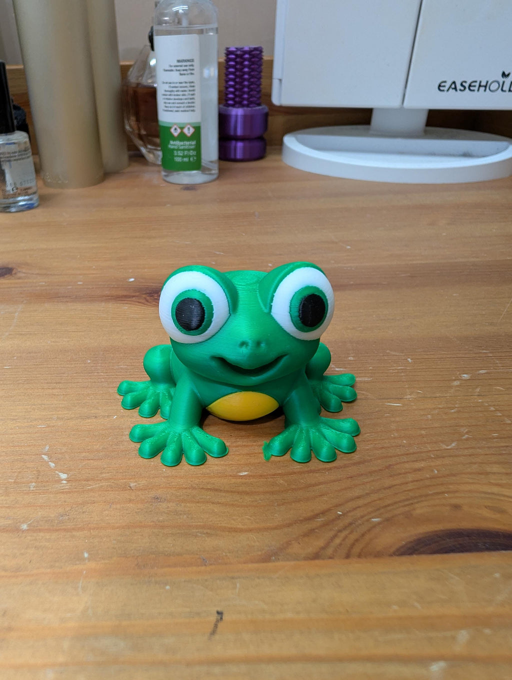 Charming Frog Sculpture - Delightful Desktop Accessory for Office or Home